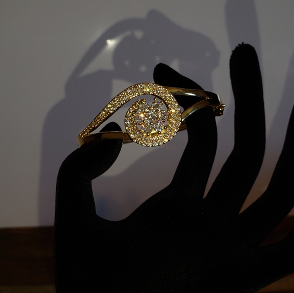 18K Gold Plated Swirl Bangle Bracelet - Picture 12 of 12